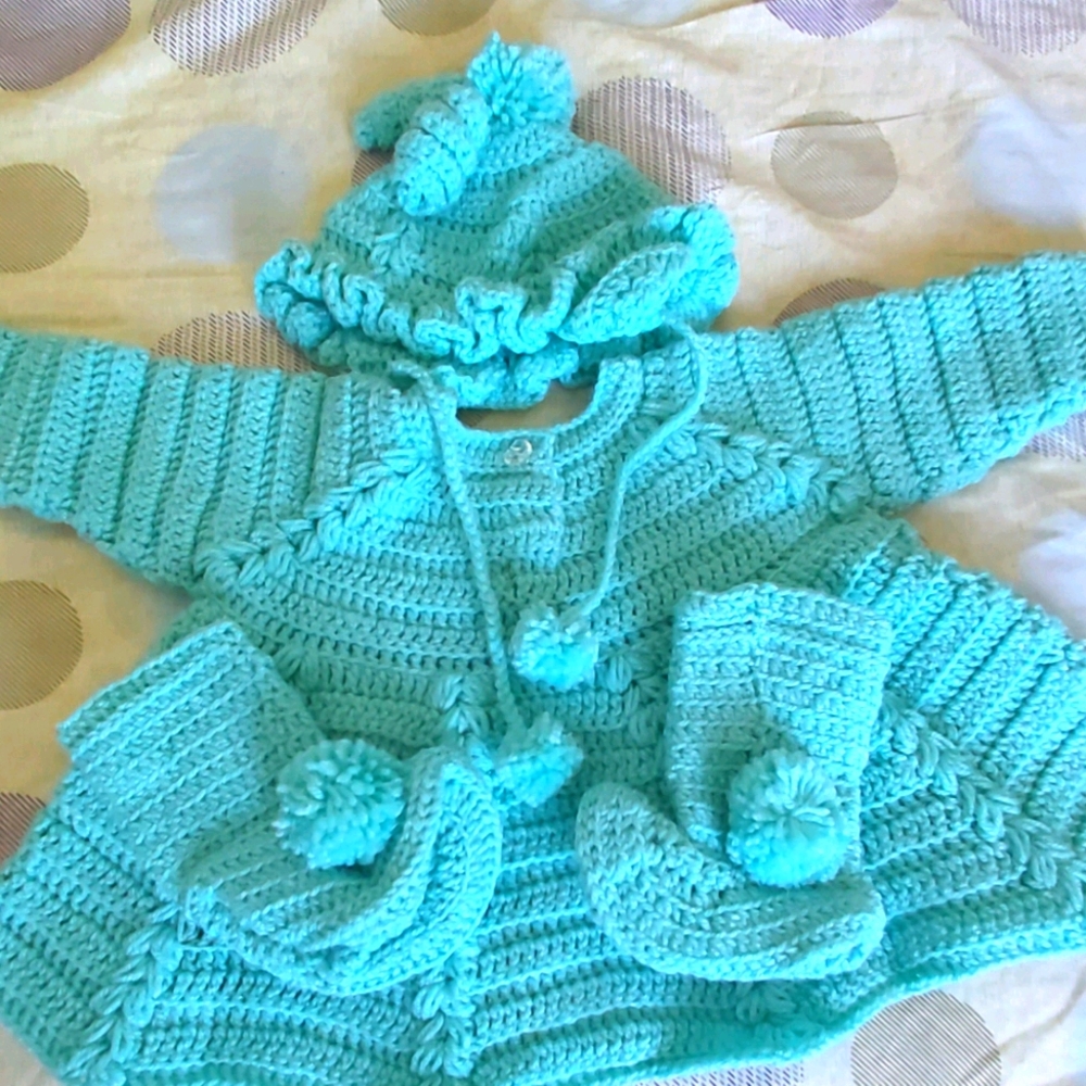 Baby girl wool set